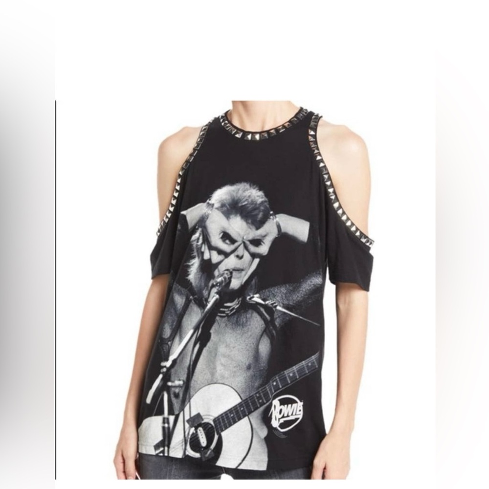 AO LA by Alice + Olivia David Bowie lan Studded Cold Shoulder Graphic Tee XS/S
